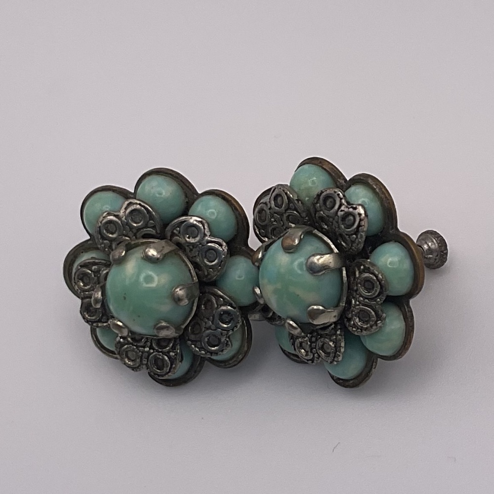 Vintage Screw Back Silver/Blue Stone Floral Earrings
